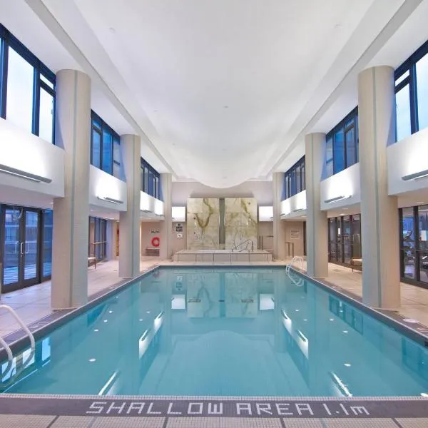 Address - 215 Fort York Blvd M5V Steps to YTZ Airport and CN Tower, hotel in Toronto