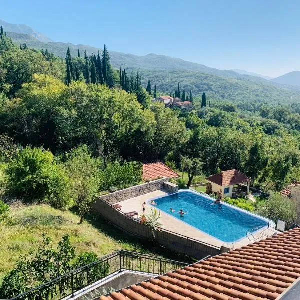 Iris Lucici Aparts, hotel v destinaci Herceg-Novi