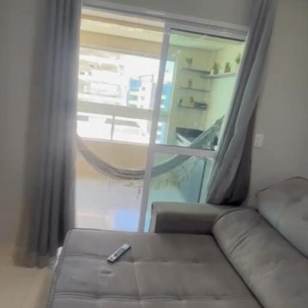 APTO BEIRA MAR - ACONCHEGANTE _ VARANDA GOURMET - WIFI - NETFLIX - TV A CABO - PRAIA GRANDE - Foto 4