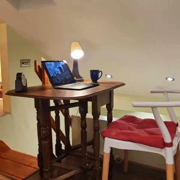 Cosy Suite with Private Access in London Putney, ξενοδοχείο στο Λονδίνο