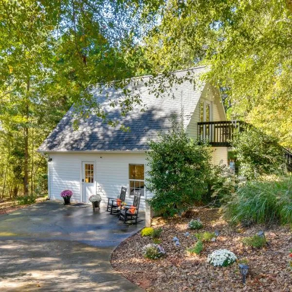 Wooded Cottage - 3 Mi to Clemson University, hotel en Clemson