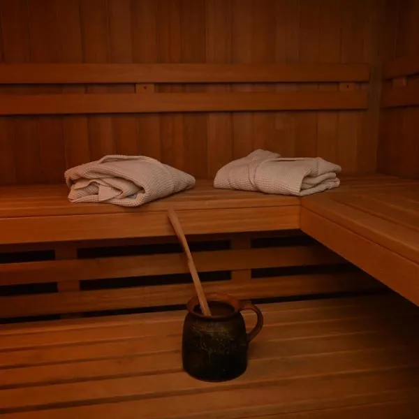 A Frame Vila sa Saunom Jakuzi kadom i toplim bazenom, hotel v destinaci Koraćica