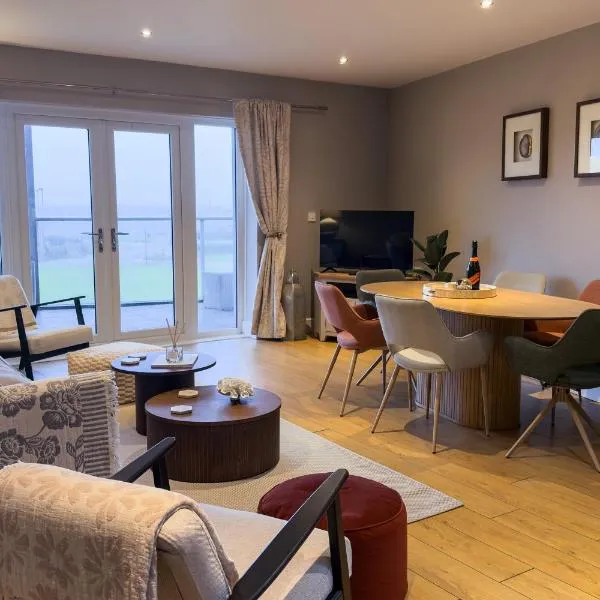 Luxury Sea View Apartment, Hotel in Portrush