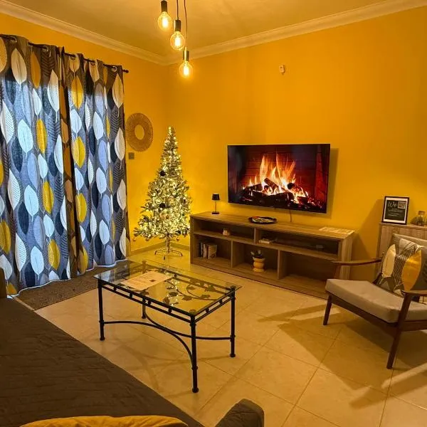 Camelia - 3 Bedroom Apt with terrace and Seaviews - Bugibba Promanade, hotel en St Paul's Bay