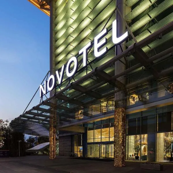 NOVOTEL Jinji Lake Suzhou SIP, hotelli kohteessa Suzhou