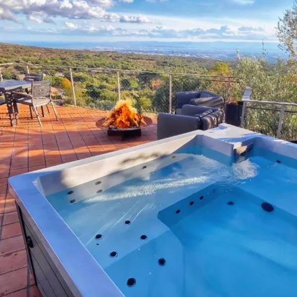 Rahal Etna Luxury Retreat- Private Heated Jacuzzi 37 degree & Infinity Pool, hotel em Catânia
