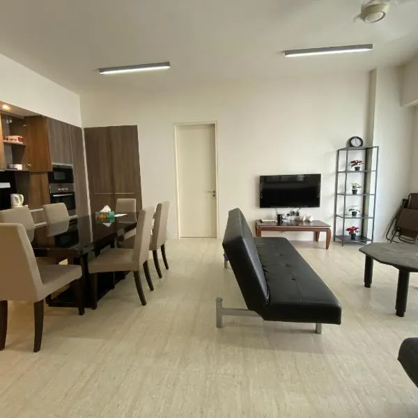 By The Sea @ Cozy Beachfront Home, hotel v destinaci Batu Feringgi