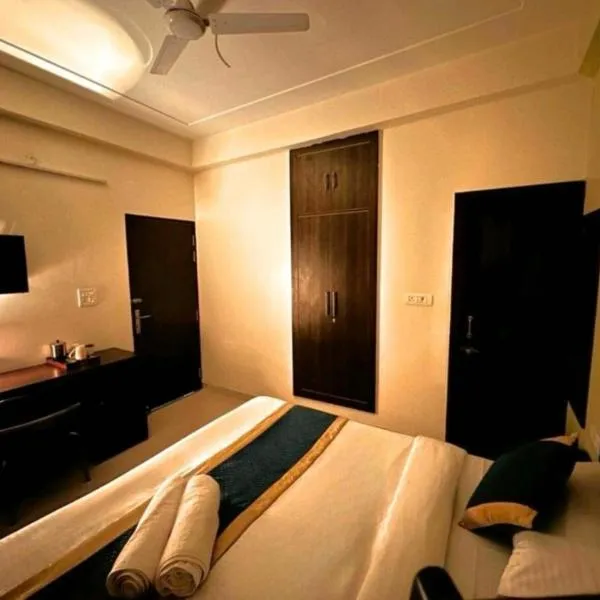 HOTEL O THE VIRAAT, hotel din Noida