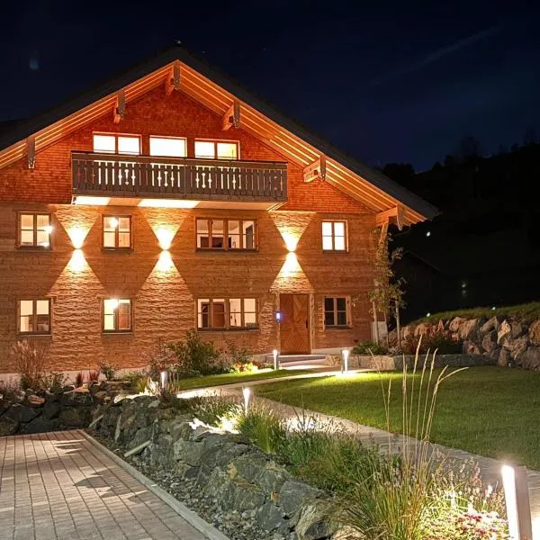 DAS BISCHOF - exklusive Ferienwohnungen mit privaten Zirbensaunen - Hindelang PLUS, hotel en Bad Hindelang