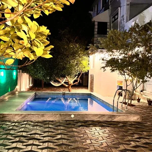 Saro Luxury - sea view, hotel v destinaci Puduččéri