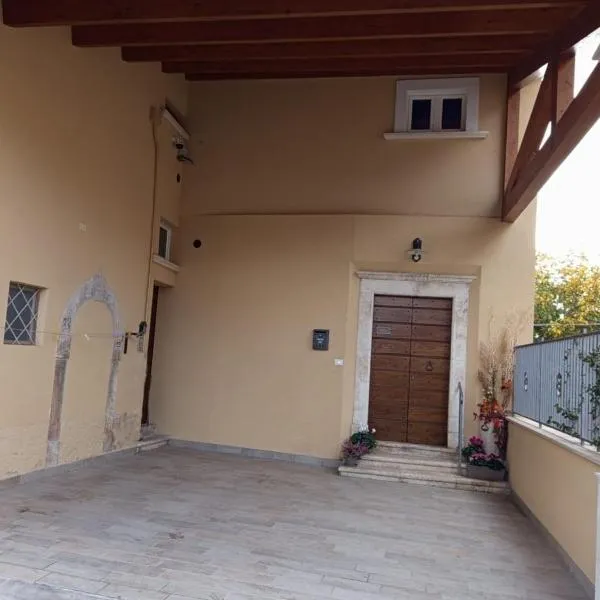 Dimora Visconti, hotel en San Demetrio neʼ Vestini