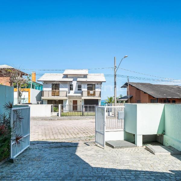 Casa familiar na exuberante praia de 4 ilhas.