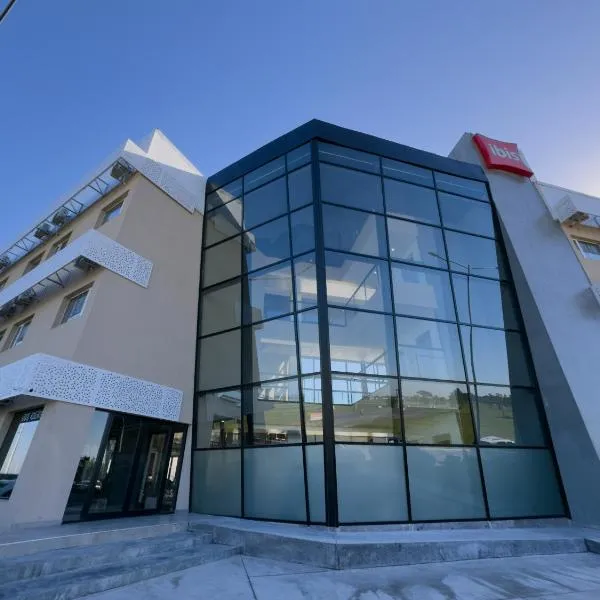 Ibis Puerto General San Martin、Aldaoのホテル