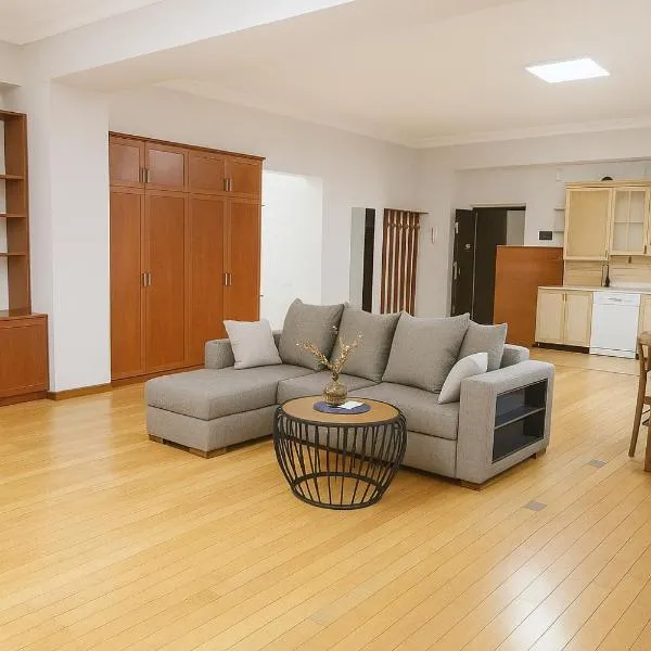 C0lly F0rnian, hotel en Ereván