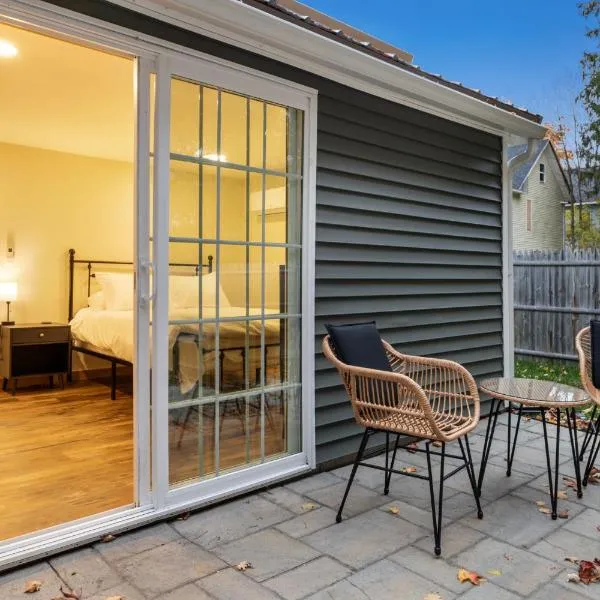 Modern Home with Fast WiFi & Private Patio, hotel a Pittsfield