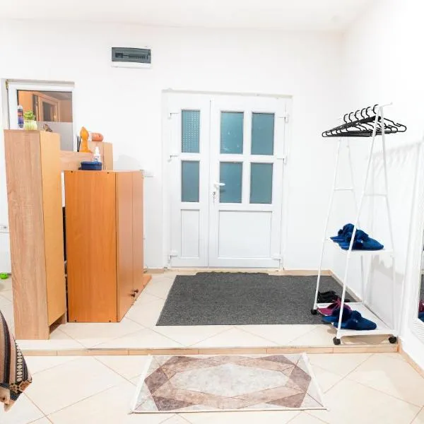 Skyline Suites Belgrade, hotel em Ledine