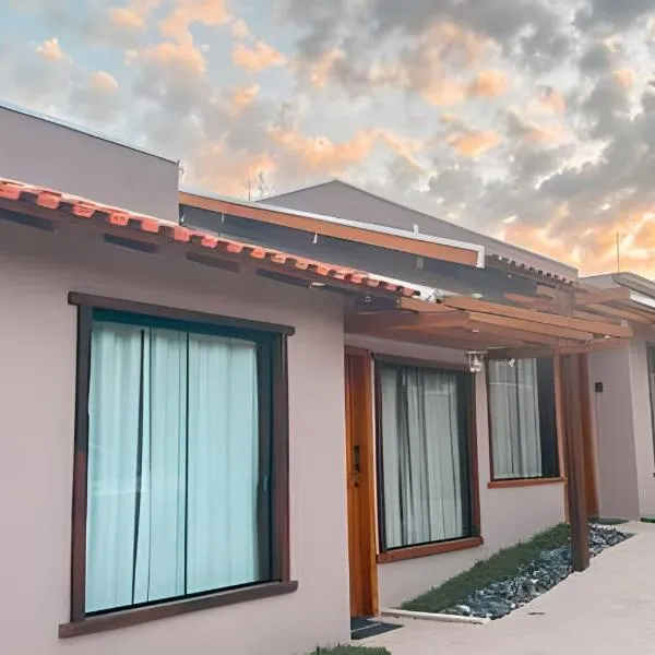 Flat Fernandes - confortável no Centro de Bonito com Wifi e Ar condicionado، فندق في بونيتو