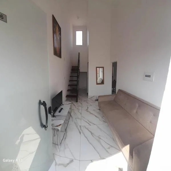 Casa completa, 2 quartos, com ar condicionado, hotel en Hortolândia