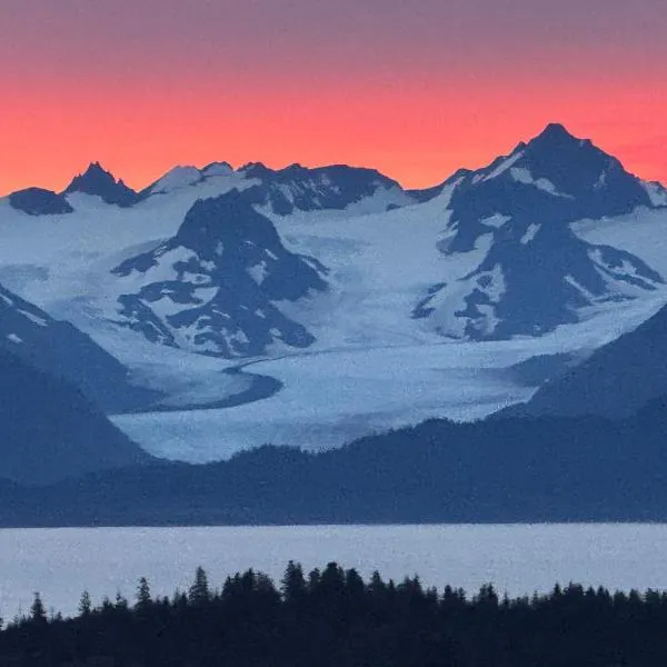 Apartment, walkout basement, Central Homer, Views!, hotel a Homer