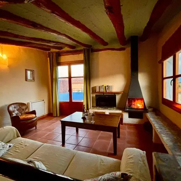 Cal Capdevila Apartaments, hotel v destinaci Pira