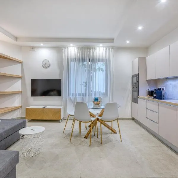 Charming Sliema Sea Escape, hotel a Sliema