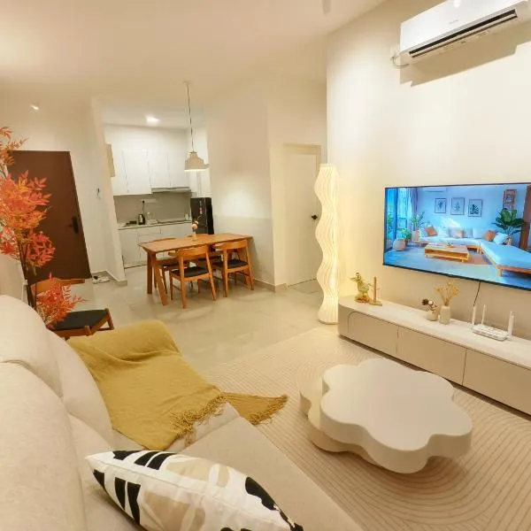 Aliff Height Tampoi 2BR Warm Japanese Pool View 5pax I PetFriendly I Netflix 2Carpark, hotel v destinaci Johor Bahru
