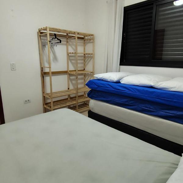 Apto com ar, piscina, 2 quartos a 350 m da praia - Foto 2