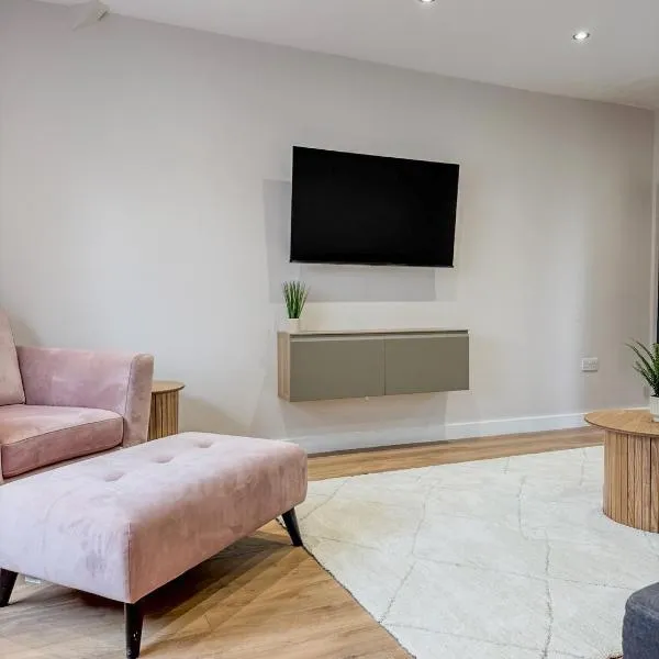 Middleton Mews- 3BR- Wollaton Park-Hospital & Uni، فندق في نوتينغهام