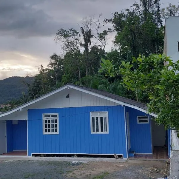 Suítes Simples Casa Madeira - Blumenau, hotel in Blumenau