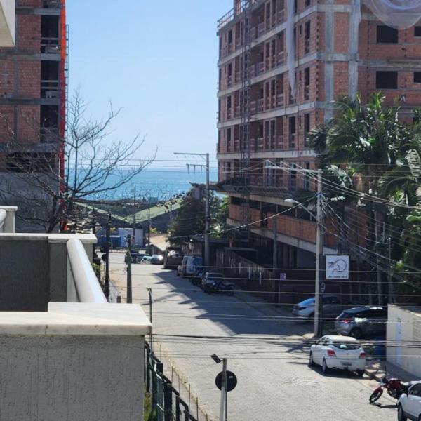 Apartamento uma quadra da praia