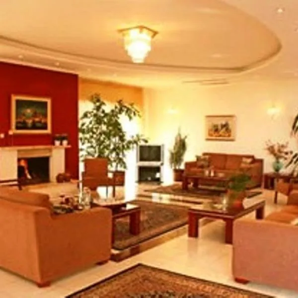 Kornilios Istron Hotel、ヤニツァのホテル