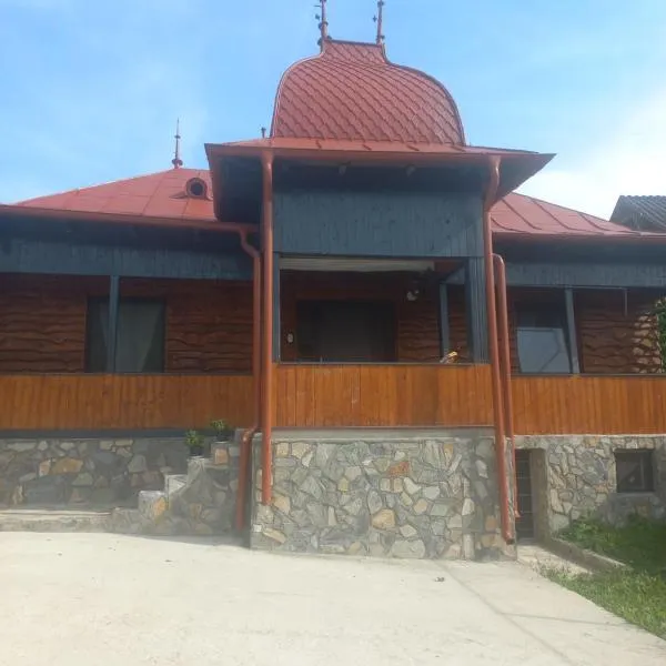 CĂSUȚA BUNICII CU PRISPĂ, ξενοδοχείο σε Dospineşti