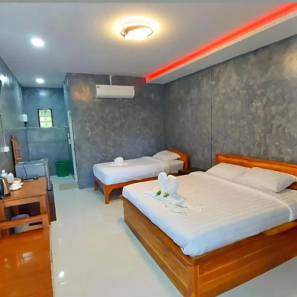 J House Has Love, hotel in Sukhothai