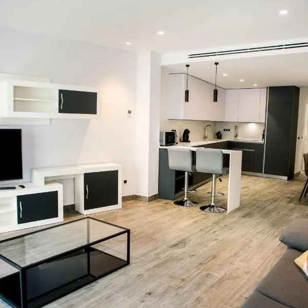 Smile Luxury Apartments, hotel in Nerja