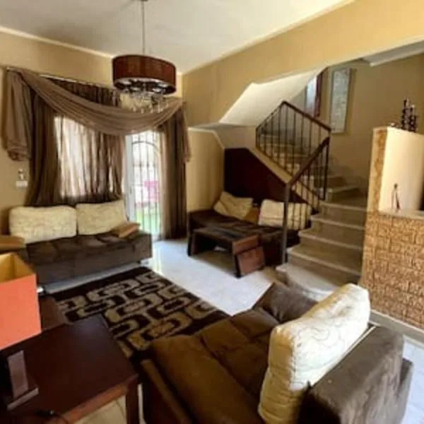 Cozy Townhouse, with back yard (98), hotel di Sheikh Zayed