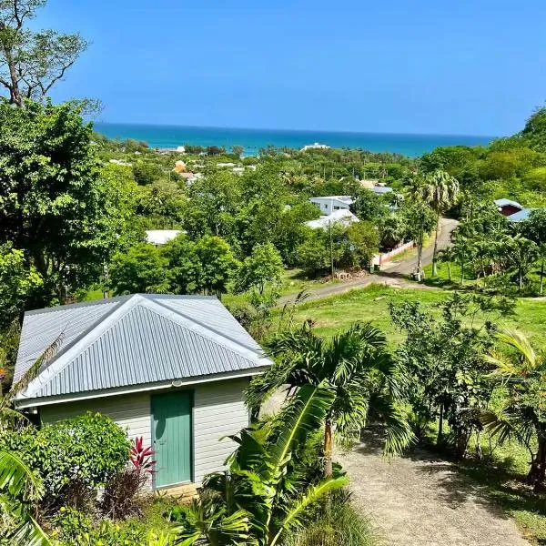Bungalow vue mer - Deshaies, hotel in Deshaies