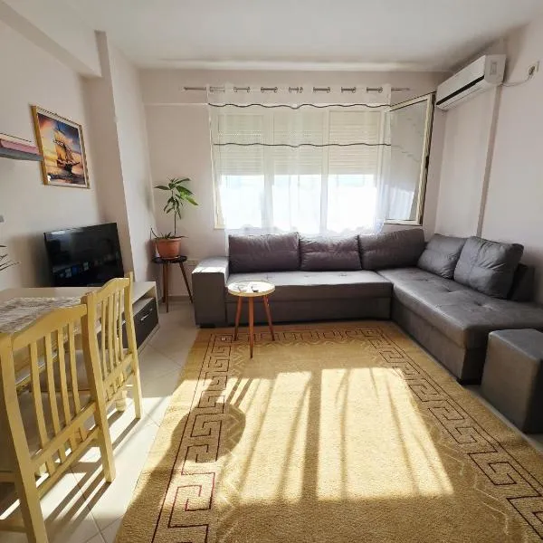 Terminal apartment- near North and South Terminal, hotel in Bregu i Lumit