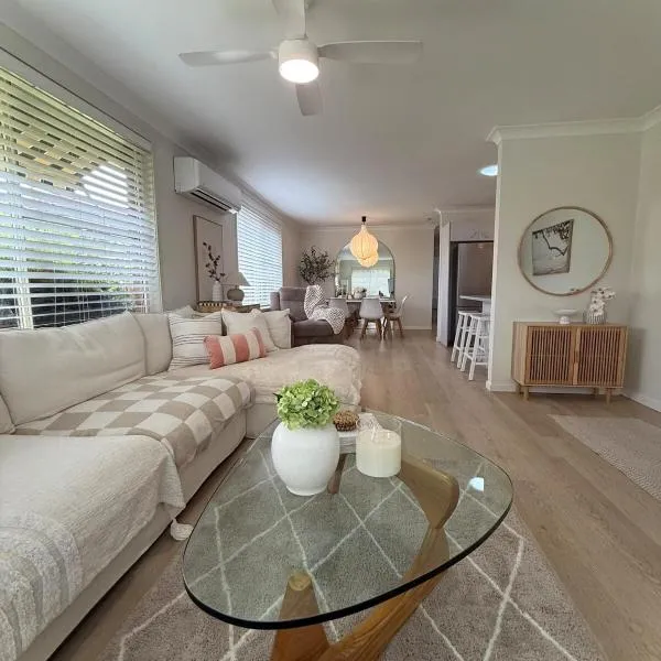 Forster Stay - Cozy Home, Near Beach & Shops - Pet Friendly, Hotel in Forster