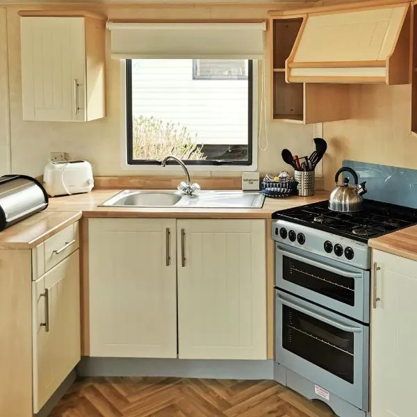 Woodland Vale Holiday Park, hotel in Ludchurch