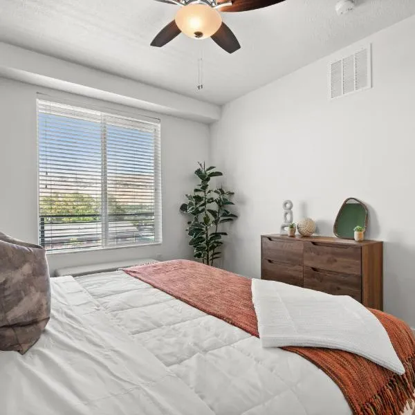 Modern Downtown 2BR 2BA Near Delta Center with Fire Pit BBQ and City Views, ξενοδοχείο στο Σολτ Λέικ Σίτι