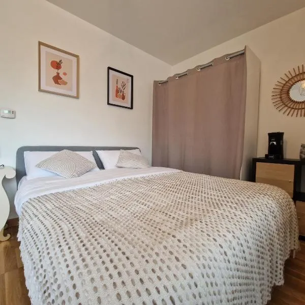 Studio Europarc Créteil - 2mn Métro 8 - Paris, хотел в Кретей