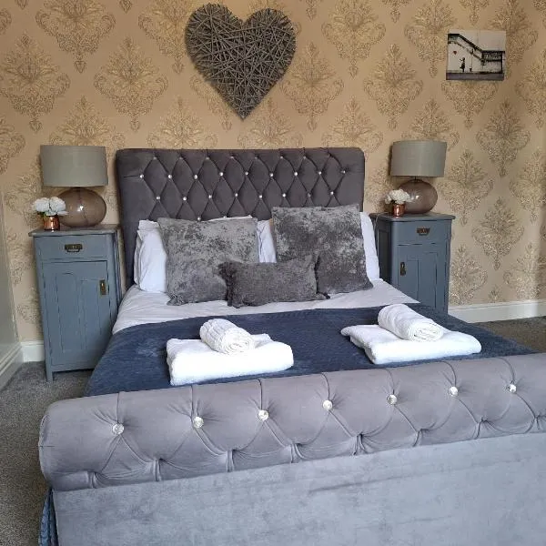 The Hampton Beautiful 3 Bedroom House with Conservatory & Garden, hotel v destinaci Scarborough