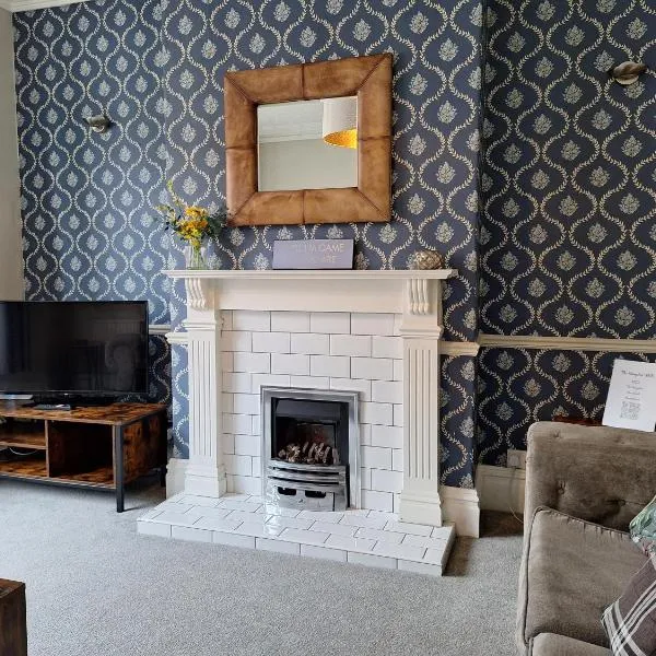 The Hampton Beautiful 3 Bedroom House with Conservatory & Garden, hotel in Scarborough