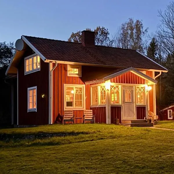 Vallevägen Country Retreat - Private Pond, Fireplace & Nature, hotel in Öglunda