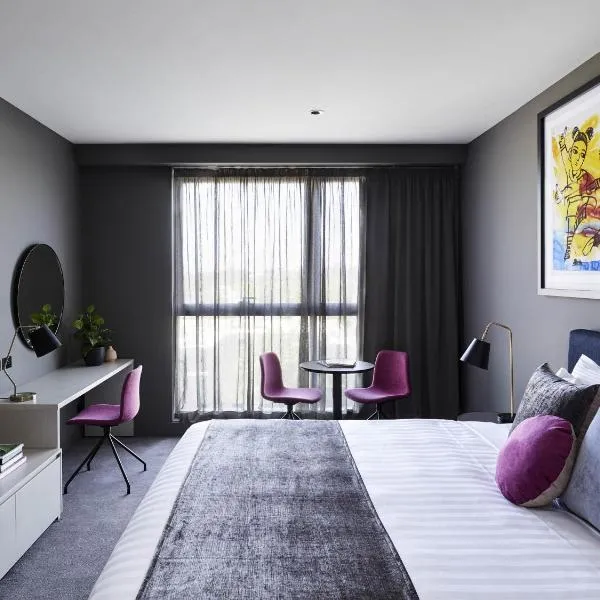 Art Series - The Chen, hotel in Box Hill