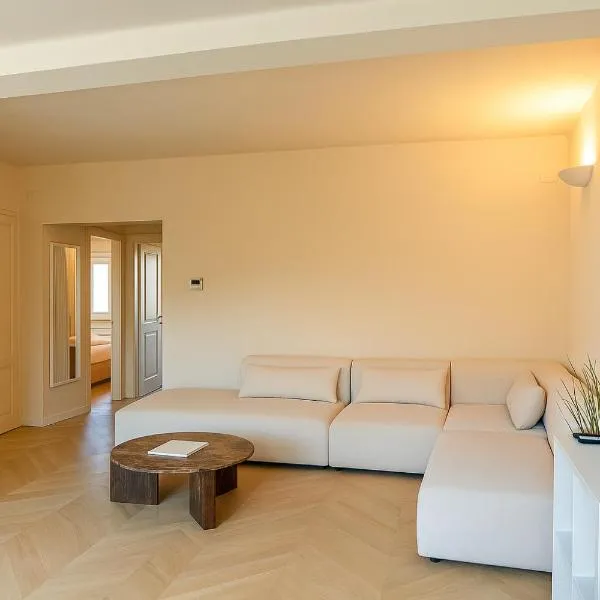 Front Beach Apartments - Attic, hotel in Viareggio