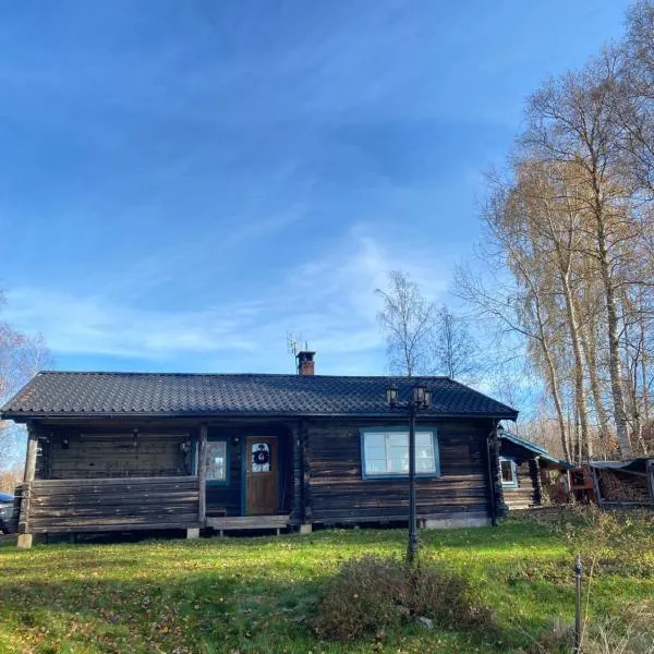 Mysig timmerstuga vid sjön Björken, hotel v destinaci Grangärde