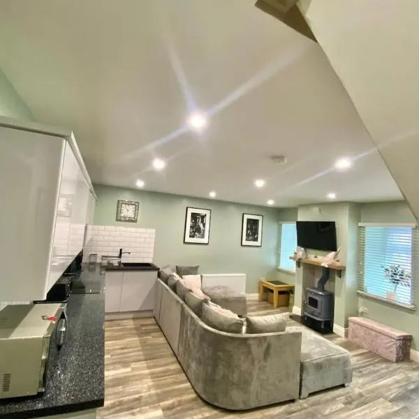 Cosy three bedroom house in Ballingarry Limerick Near Adare, hotel in Limerick