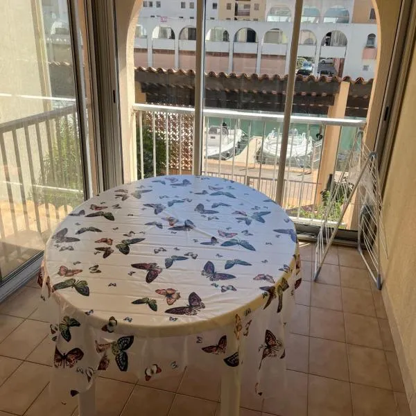 Wi Fi,vue marina ,parking ,plage à pied, hotel in Sète