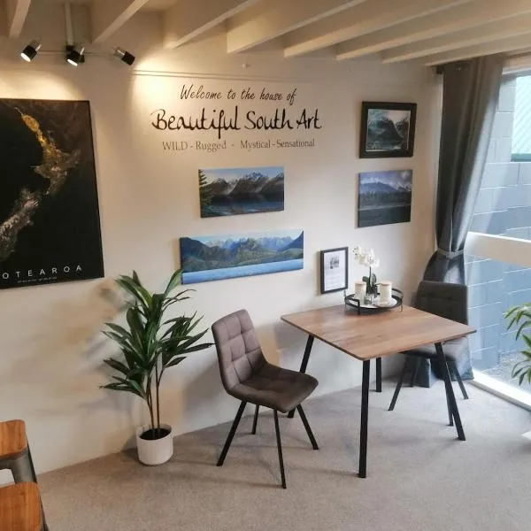 Kiwiana Art apartment , near city and Queens Park, hotel di Invercargill
